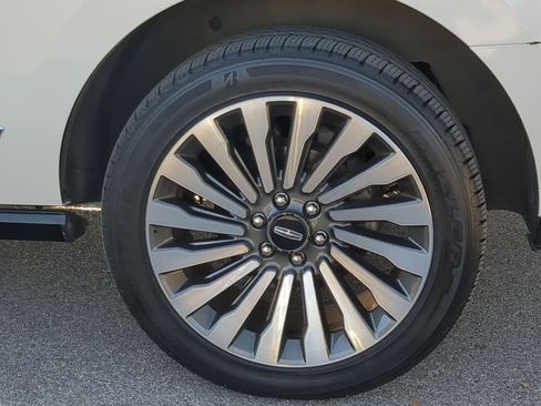 Used 2020 Lincoln Navigator Reserve w/ Luxury Package image 9