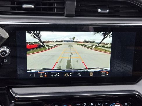 Used 2025 GMC Sierra 2500 AT4 image 19