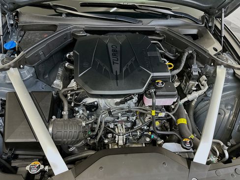 Used 2025 Genesis G70 2.5T image 34