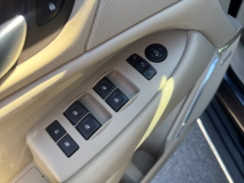 Used 2016 Cadillac Escalade ESV Luxury RWD image 12