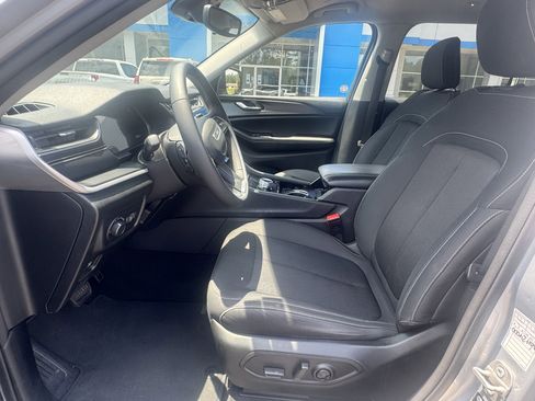 Used 2023 Jeep Grand Cherokee L Laredo image 11