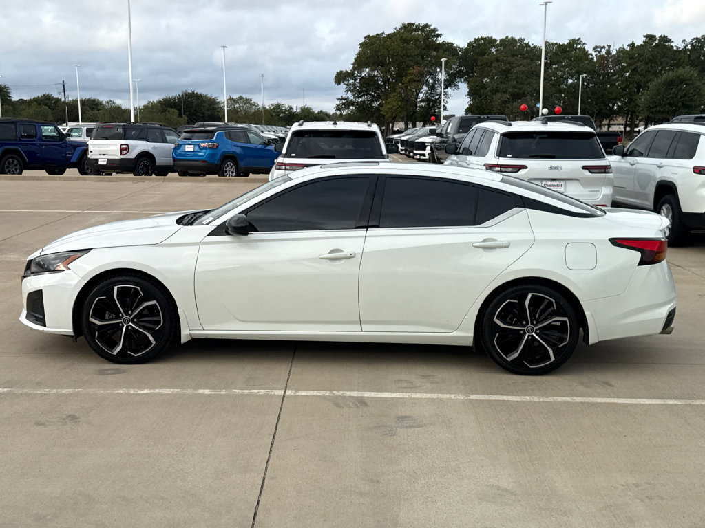 Used 2023 Nissan Altima 2.5 SR w/ SR Premium Package FWD image 5