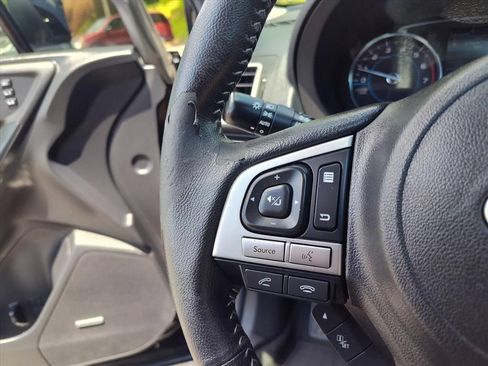 Used 2018 Subaru Forester 2.5i Touring AWD/4WD image 21
