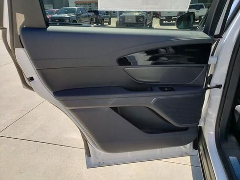 New 2026 Lincoln Nautilus Premier AWD/4WD image 13