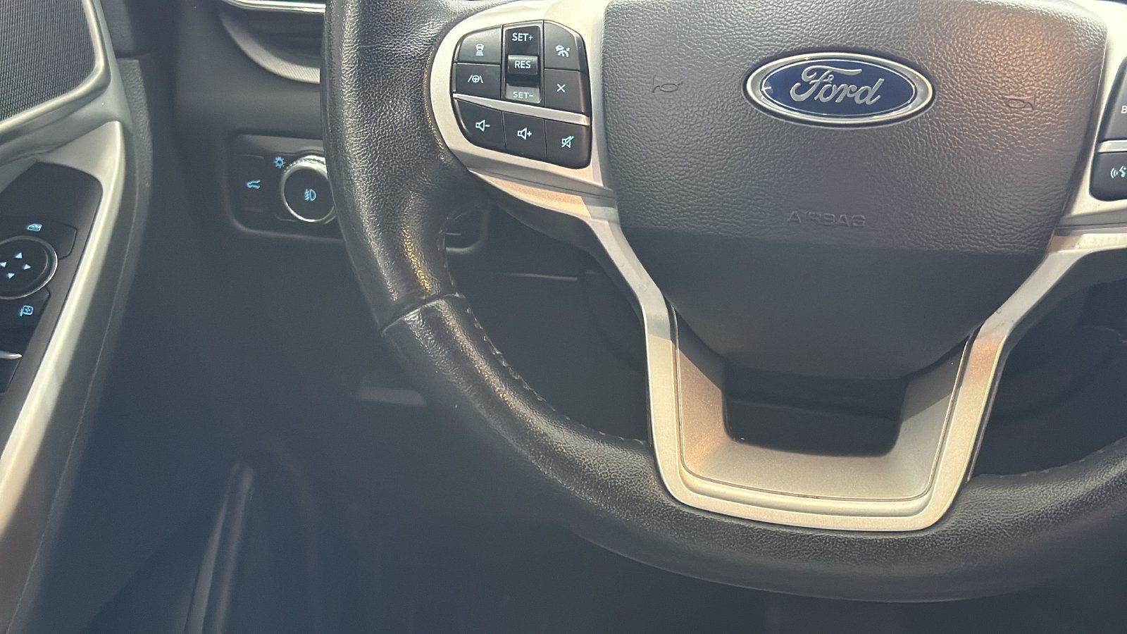 Used 2022 Ford Explorer XLT w/ Equipment Group 202A RWD image 11
