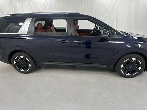 New 2026 Kia Carnival EX FWD image 2
