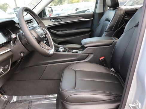 New 2024 Jeep Grand Cherokee L Limited w/ Luxury Tech Group II image 21