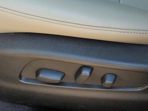 Used 2023 Cadillac XT4 Luxury w/ Cold Weather Package image 31