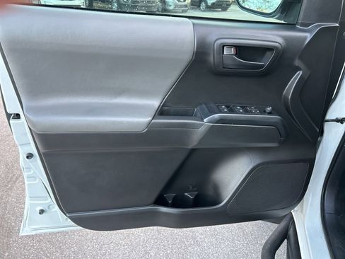 Used 2019 Toyota Tacoma SR w/ SR Convenience Package image 17