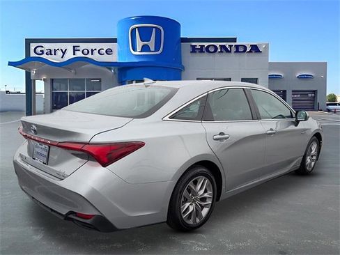 Used 2021 Toyota Avalon XLE image 2