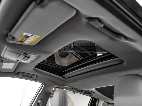 Used 2018 Toyota Highlander XLE FWD image 30