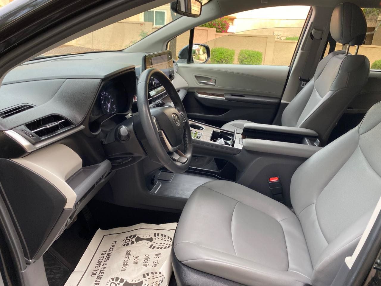 Used 2024 Toyota Sienna XLE FWD image 31