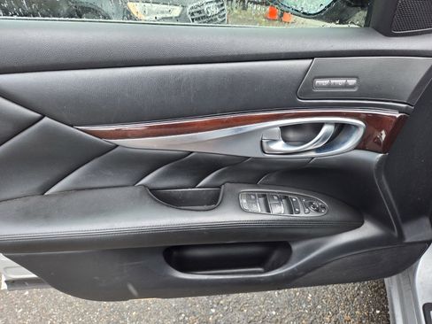 Used 2016 INFINITI Q70 3.7 RWD image 8