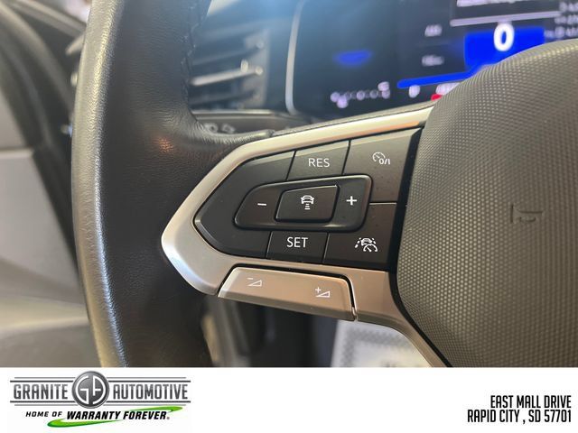 Used 2025 Volkswagen Jetta SE FWD image 33
