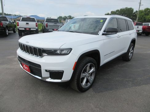 Used 2022 Jeep Grand Cherokee L Limited AWD/4WD image 11