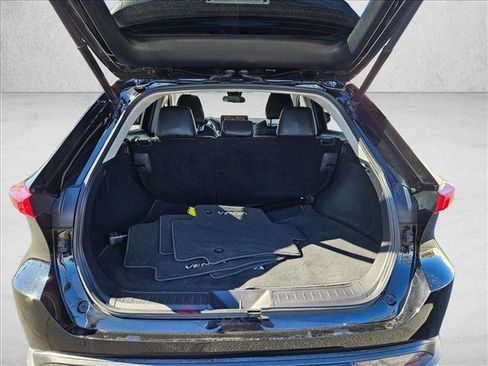 Used 2021 Toyota Venza LE w/ Carpet Mat Package (TMS) image 6
