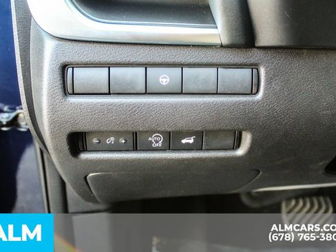 Used 2025 Nissan Rogue SV FWD image 31