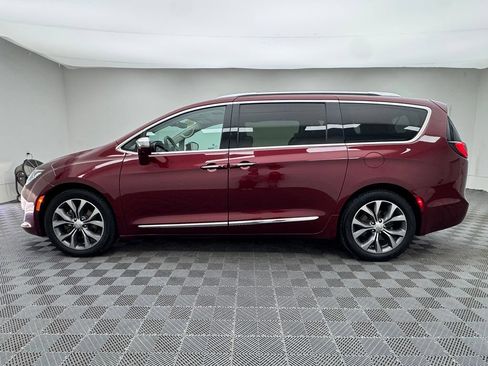 Used 2017 Chrysler Pacifica Limited FWD image 17