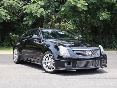 Used 2011 Cadillac CTS V RWD image 2