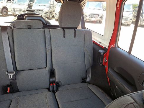 Used 2025 Jeep Wrangler Unlimited Sahara w/ Safety Group AWD/4WD image 14