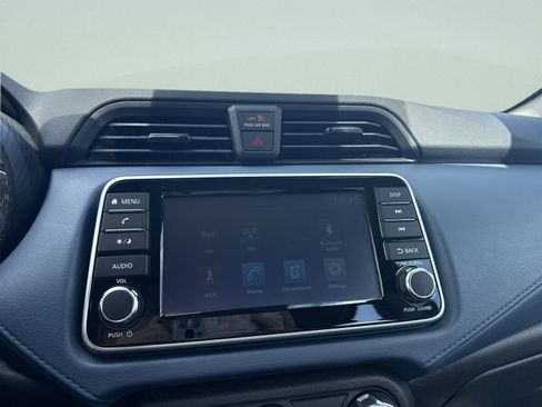 Used 2025 Nissan Versa SV FWD image 7