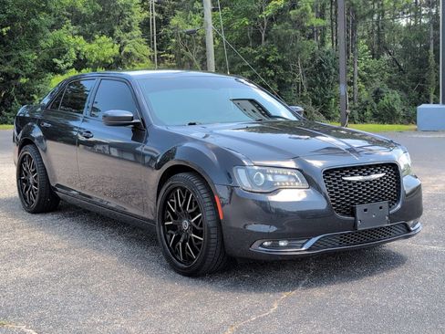 Used 2019 Chrysler 300 S AWD/4WD image 9