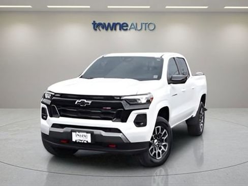 Used 2023 Chevrolet Colorado Z71 w/ Z71 Convenience Package 2 AWD/4WD image 9