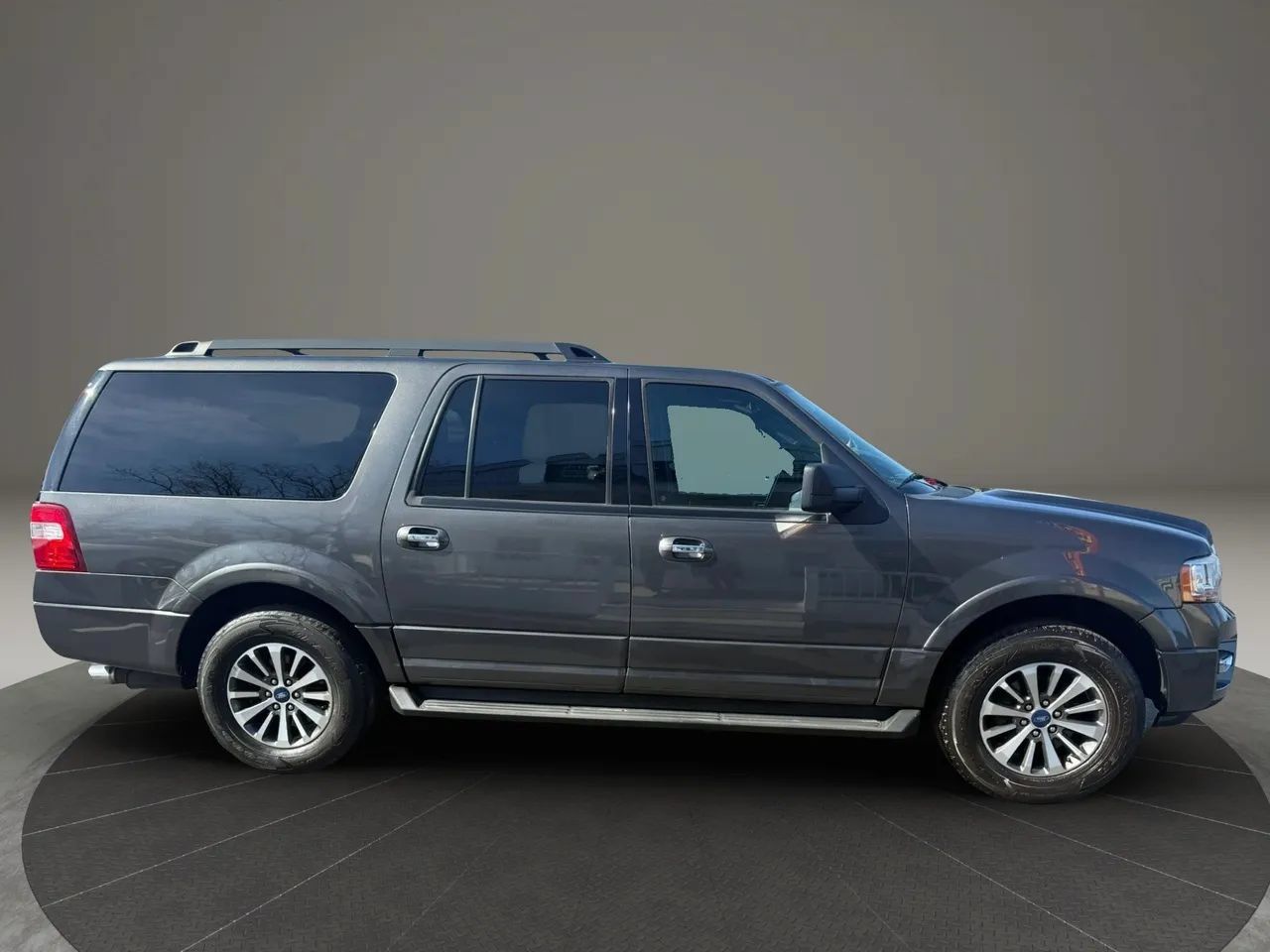 Used 2017 Ford Expedition EL XLT w/ Equipment Group 202A AWD/4WD image 5