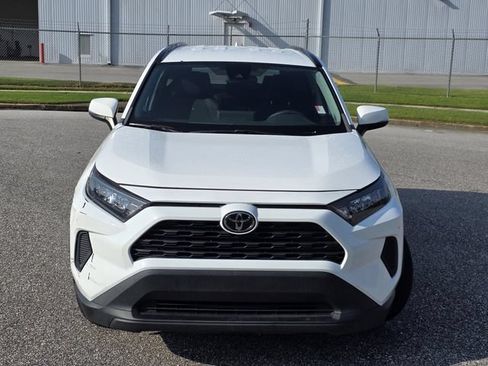 Used 2021 Toyota RAV4 LE AWD/4WD image 2