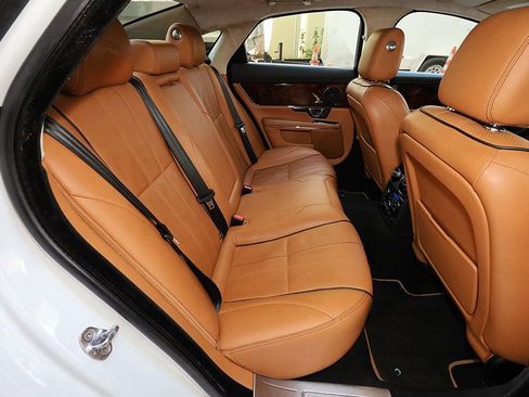 Used 2014 Jaguar XJ 4dr Sedan AWD image 31