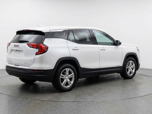 Used 2024 GMC Terrain SLE image 9