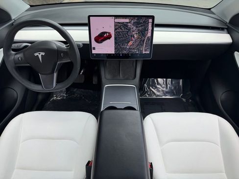 Used 2021 Tesla Model Y Long Range image 40