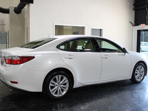 Used 2013 Lexus ES 350 w/ Premium Pkg FWD image 3
