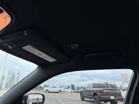 Used 2022 Dodge Charger SXT w/ Blacktop Package image 22