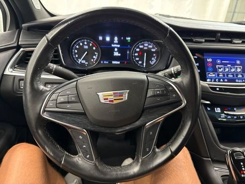 Used 2022 Cadillac XT5 Premium Luxury w/ Technology Package AWD/4WD image 22