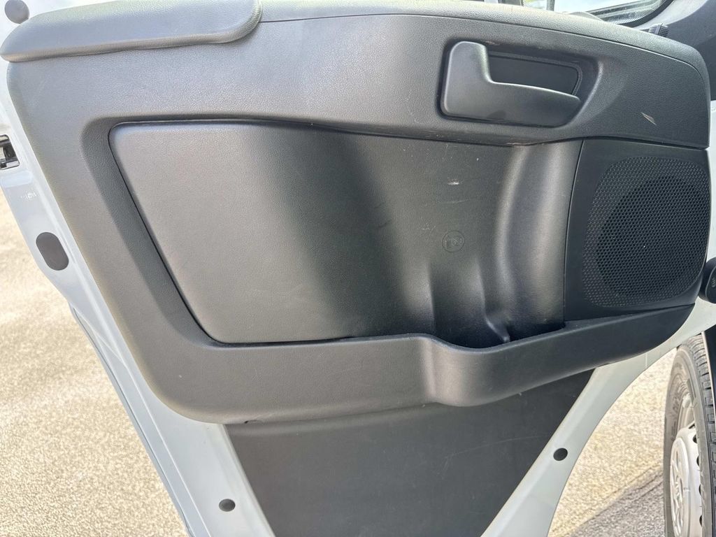 Used 2025 RAM ProMaster 2500 w/ Convenience Group FWD image 16