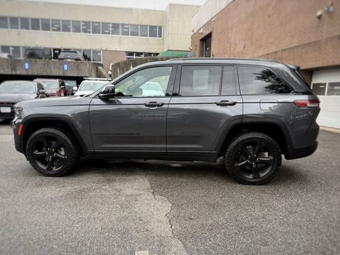 Used 2024 Jeep Grand Cherokee Limited w/ Black Appearance Package AWD/4WD image 14