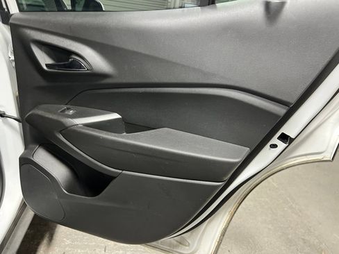 Used 2025 Chevrolet Trax LT FWD image 12