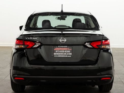 Used 2022 Nissan Versa S FWD image 11