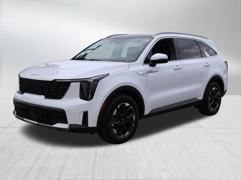 Used 2025 Kia Sorento S w/ Panoramic Sunroof Package FWD image 3