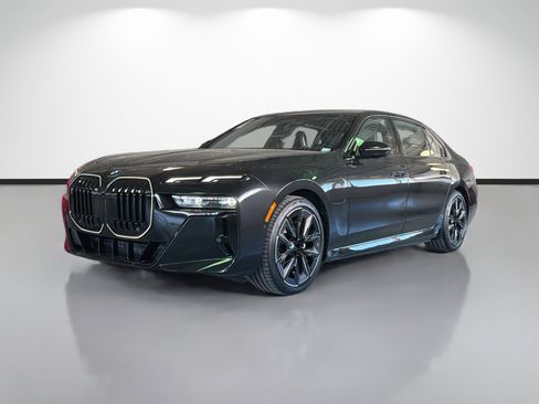 New 2026 BMW 750e xDrive image 7