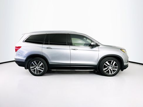 Used 2017 Honda Pilot Touring image 10