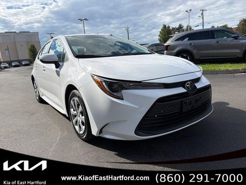 Used 2025 Toyota Corolla LE FWD image 5