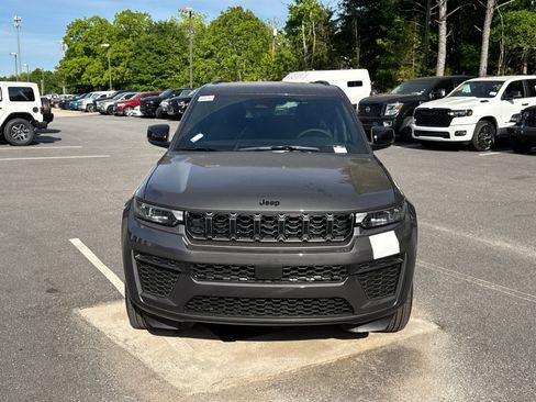 New 2026 Jeep Grand Cherokee Altitude RWD image 2