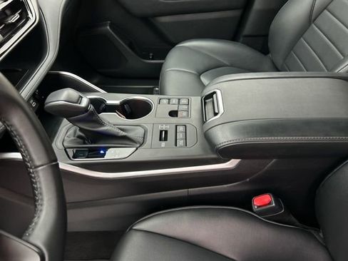 Used 2023 Toyota Highlander XLE image 34