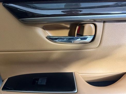 Used 2018 Lexus ES 350 w/ Luxury Package w/Wood Trim image 30