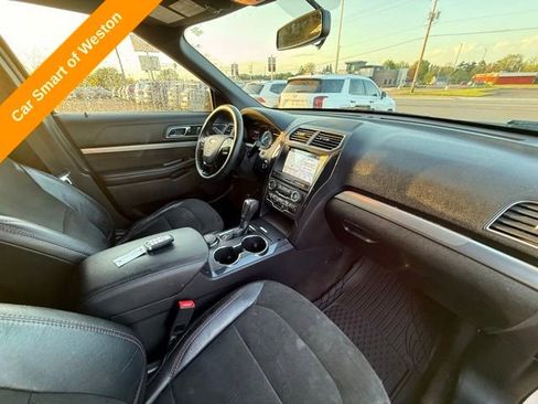 Used 2018 Ford Explorer XLT w/ Equipment Group 202A AWD/4WD image 20