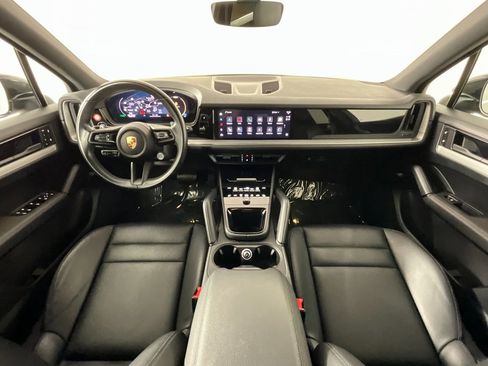 Used 2024 Porsche Cayenne image 10