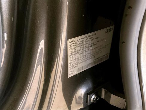 Used 2024 Audi Q8 Premium Plus image 33