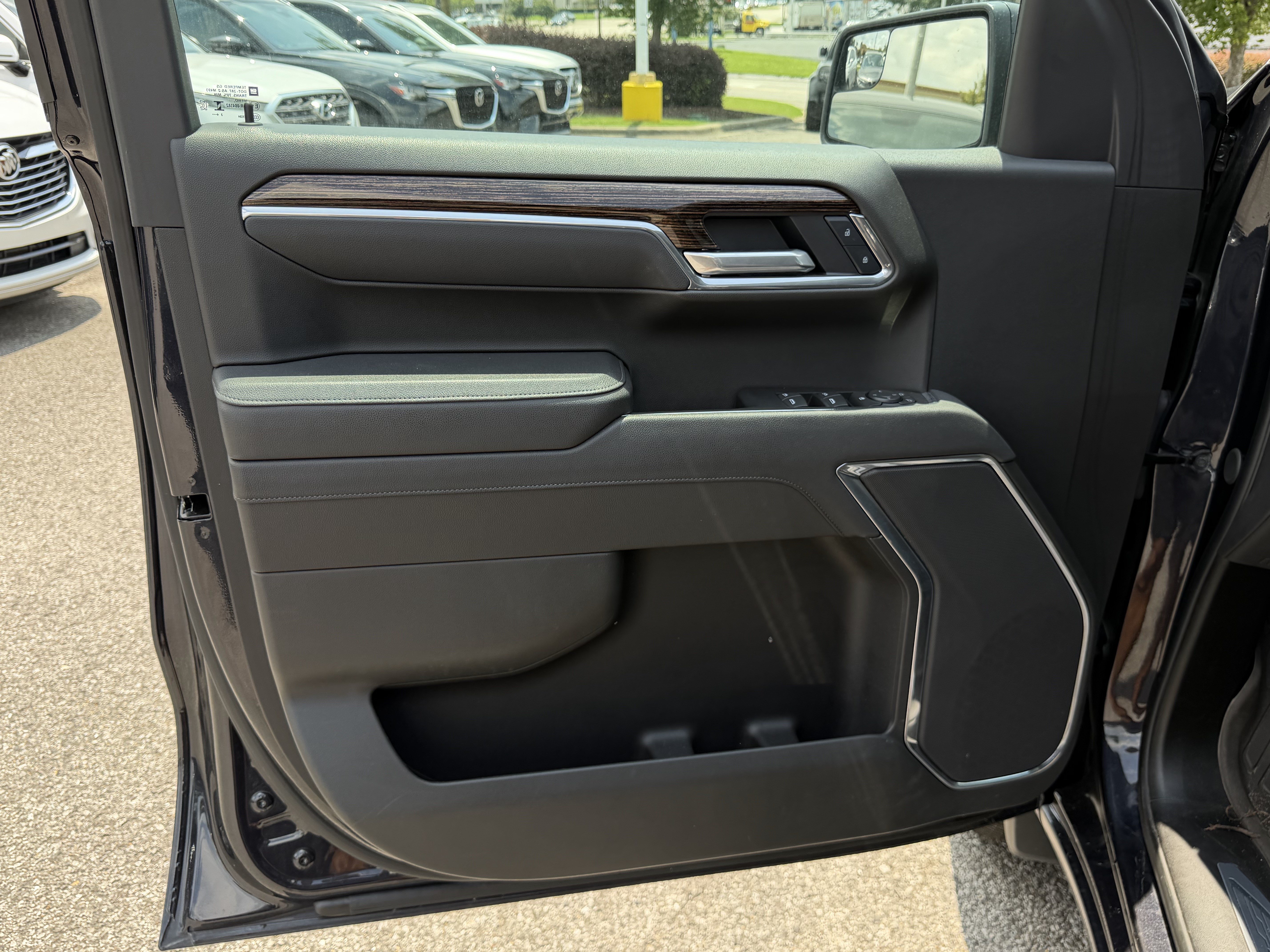 Used 2025 GMC Sierra 1500 Elevation AWD/4WD image 14